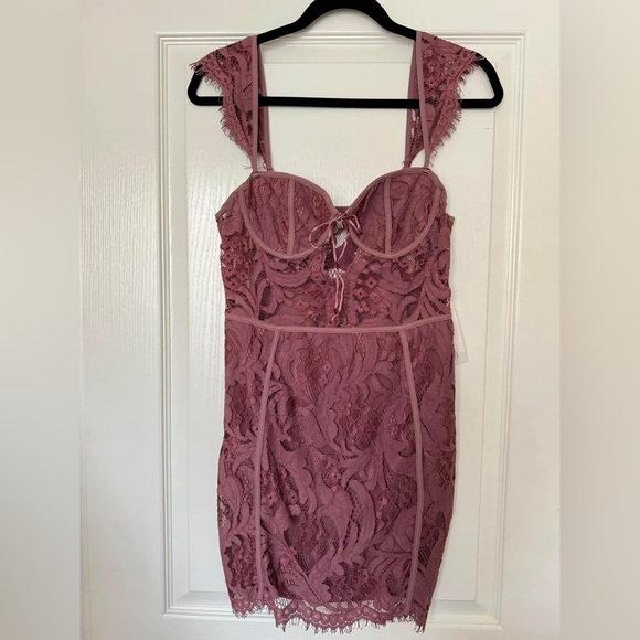 TOBI Dress - Picture 1 of 3